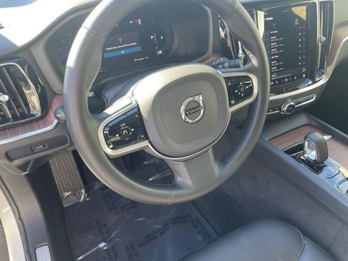 Used 2025 Volvo V60 B5 Cross Country Plus image 29