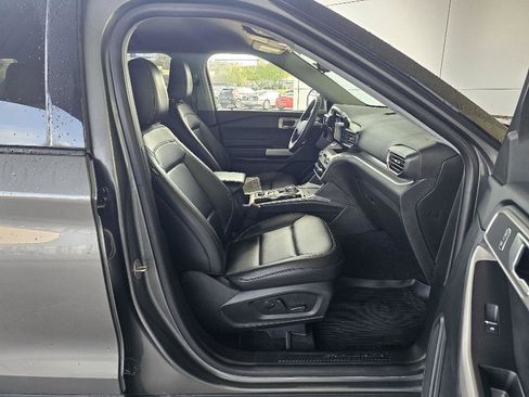 Used 2023 Ford Explorer XLT w/ Equipment Group 202A AWD/4WD image 12