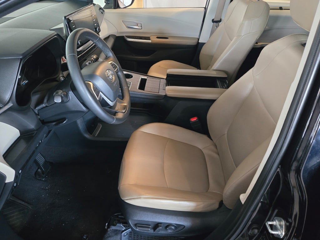 Used 2023 Toyota Sienna XLE AWD/4WD image 20