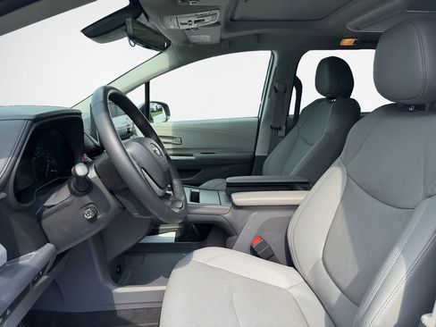 Used 2024 Toyota Sienna Limited AWD/4WD image 11