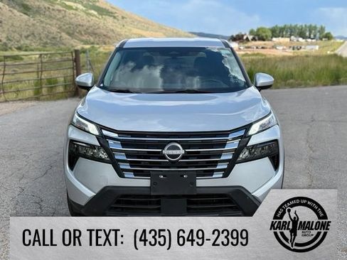 Used 2025 Nissan Rogue SV FWD image 9