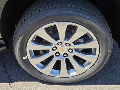 New 2025 Chevrolet Suburban Premier image 5