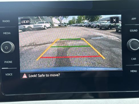 Used 2025 Volkswagen Taos SE FWD image 13