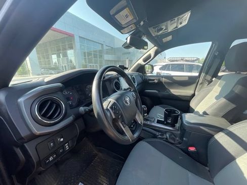 Used 2020 Toyota Tacoma TRD Off-Road AWD/4WD image 2