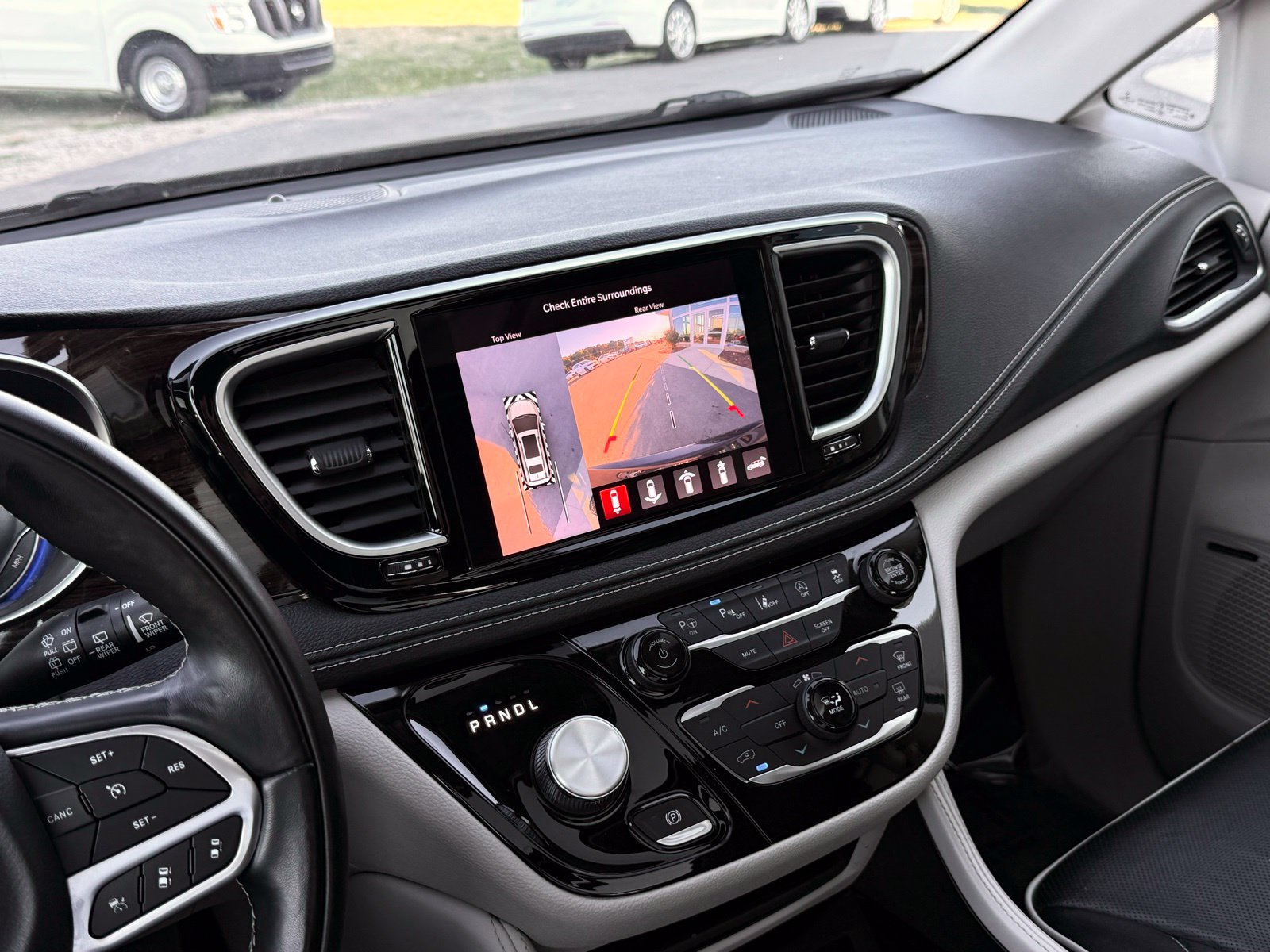 Used 2022 Chrysler Pacifica Limited FWD image 40