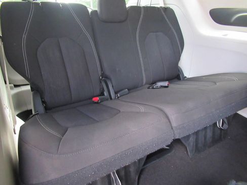 Certified 2022 Chrysler Voyager LX FWD image 31