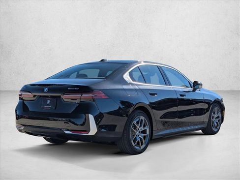 New 2026 BMW i5 eDrive40 w/ Convenience Package image 2