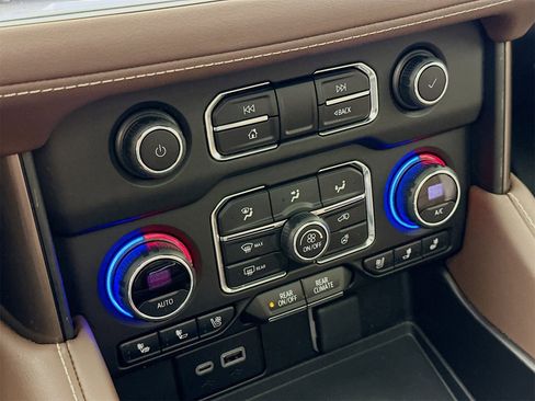 Used 2024 Chevrolet Tahoe High Country w/ Advanced Technology Package image 17