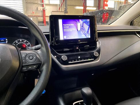 Used 2025 Toyota Corolla LE image 18