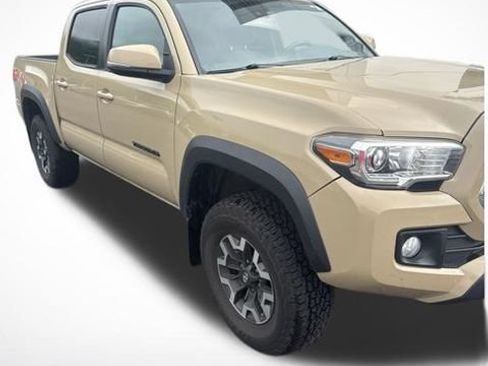 Used 2019 Toyota Tacoma TRD Off-Road AWD/4WD image 8