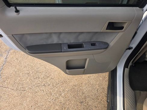 Used 2011 Ford Escape XLT image 18