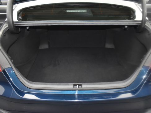 Used 2018 Toyota Camry LE image 21