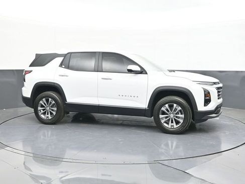 New 2026 Chevrolet Equinox LT w/ Safety and Technology Package FWD image 17