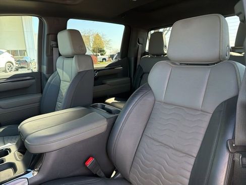 Used 2024 Chevrolet Silverado 1500 ZR2 w/ Technology Package AWD/4WD image 12