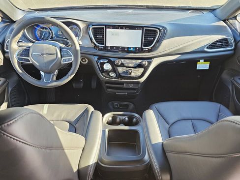 New 2026 Chrysler Pacifica Select image 14