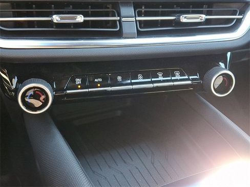 Used 2024 Chevrolet Equinox EV LT image 15