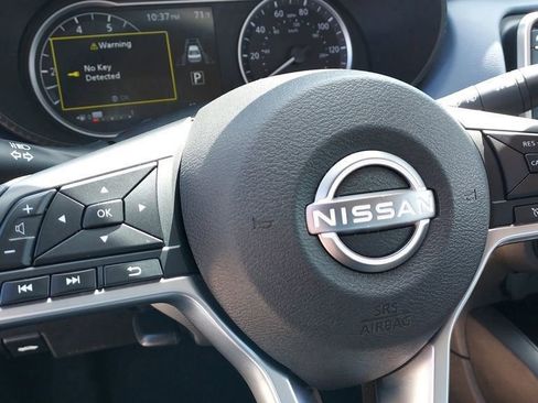 Used 2023 Nissan Versa SV image 12