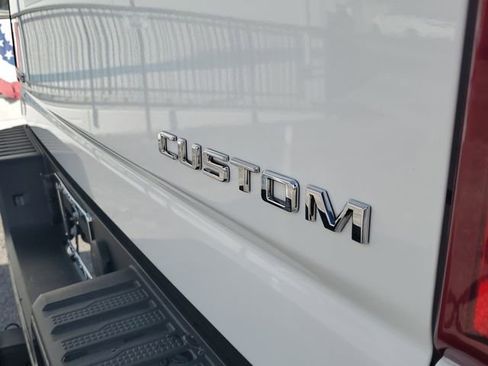 Used 2021 Chevrolet Silverado 2500 Custom w/ Custom Value Package image 6