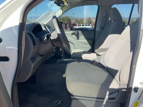 Used 2018 Nissan Frontier SV w/ Value Truck Package AWD/4WD image 31
