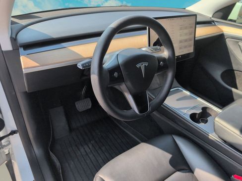 Used 2023 Tesla Model Y AWD image 5