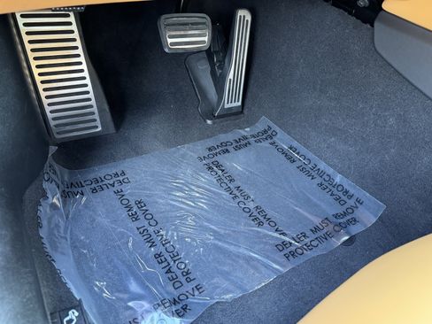 Used 2021 Chevrolet Corvette Stingray Premium Cpe w/ Z51 Performance Package image 18