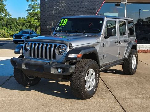 Used 2019 Jeep Wrangler Unlimited Sport w/ Cold Weather Group AWD/4WD image 1