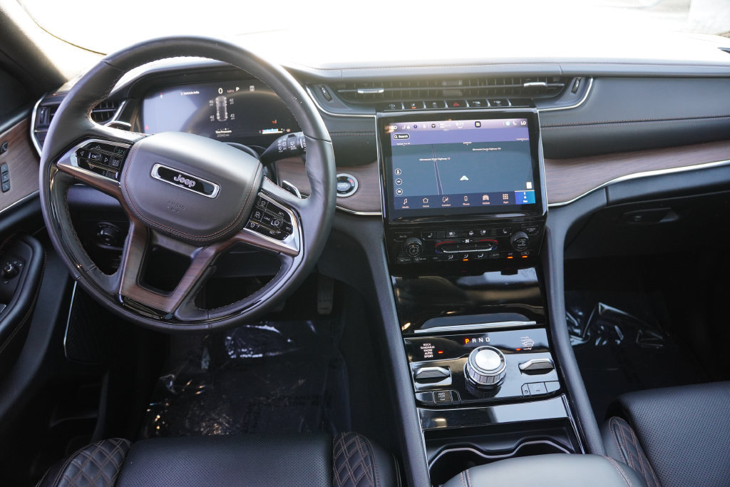 Used 2025 Jeep Grand Cherokee Summit w/ Obsidian Package AWD/4WD image 21