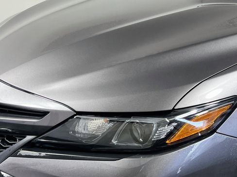 Used 2023 Toyota Camry SE FWD image 11
