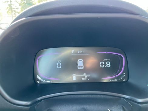 Used 2025 Kia Soul LX w/ LX Technology Package FWD image 12