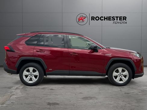 Used 2019 Toyota RAV4 LE w/ Carpet Mat Package AWD/4WD image 6