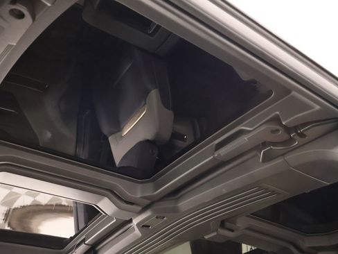 Used 2024 GMC Hummer EV 2X w/ LPO, Illumination Package image 15