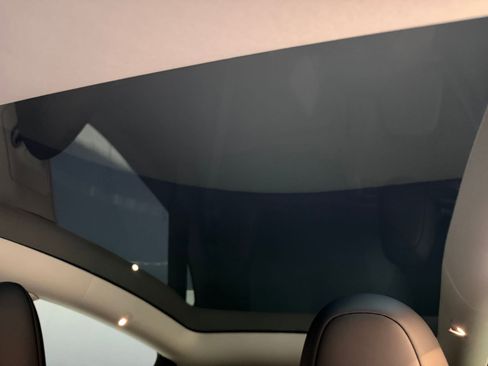 Used 2023 Tesla Model Y Performance image 14