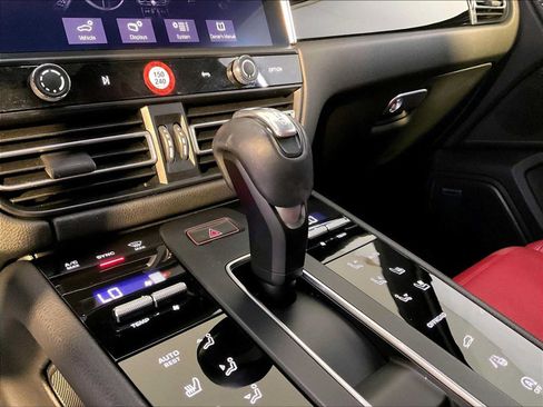 Certified 2023 Porsche Macan AWD/4WD image 17