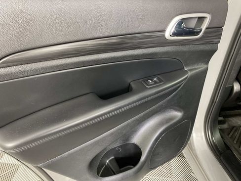 Used 2022 Jeep Grand Cherokee Laredo X AWD/4WD image 26