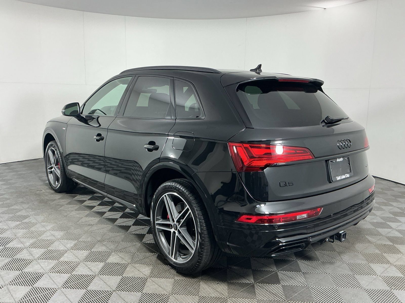 Used 2025 Audi Q5 e Premium Plus w/ Premium Plus Package AWD/4WD image 6