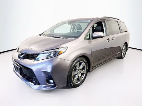 Used 2020 Toyota Sienna SE w/ SE Preferred Package FWD image 3