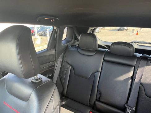 Used 2025 Jeep Compass Trailhawk AWD/4WD image 39