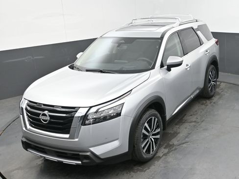 New 2025 Nissan Pathfinder Platinum image 34