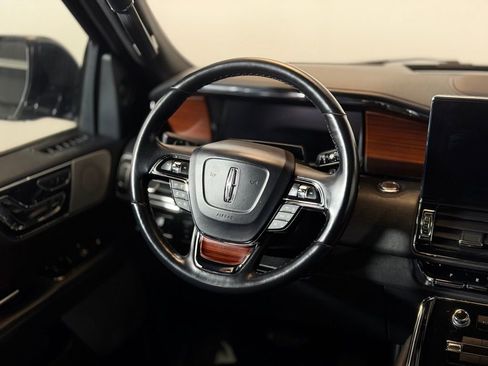 Used 2023 Lincoln Navigator Reserve image 13
