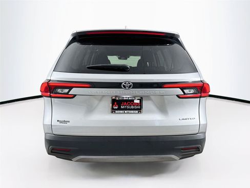 Used 2024 Toyota Grand Highlander FWD image 4