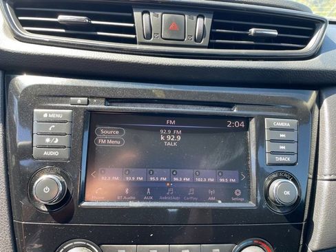 Used 2018 Nissan Rogue S image 16