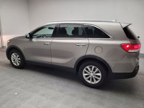 Used 2018 Kia Sorento LX image 3