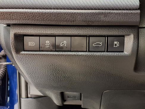 Used 2025 Toyota Camry SE w/ Convenience Package image 23