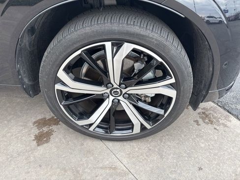 Certified 2024 Volvo XC60 T8 Ultimate w/ Protection Package Premier image 12