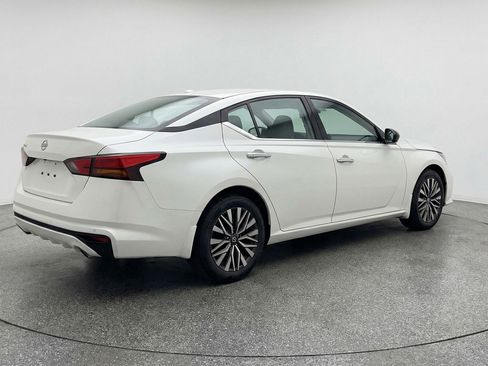 Used 2025 Nissan Altima 2.5 SV image 9