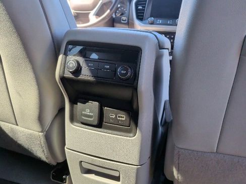 Certified 2023 GMC Acadia SLT image 20