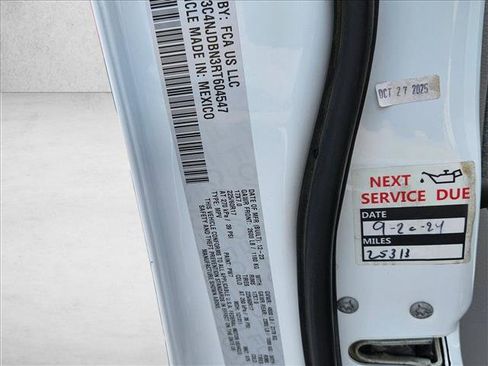 Used 2024 Jeep Compass Latitude image 23