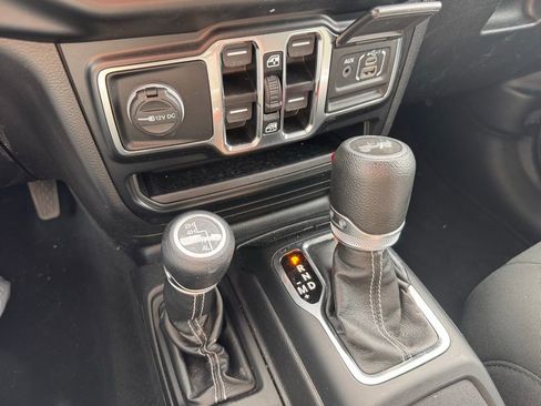 Used 2022 Jeep Wrangler Unlimited Sahara w/ Cold Weather Group image 21