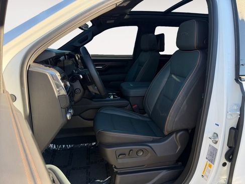 Used 2025 GMC Yukon AT4 w/ AT4 Premium Plus Package AWD/4WD image 6