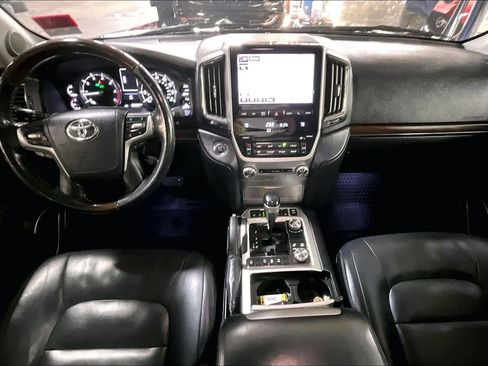Certified 2017 Toyota Land Cruiser image 14
